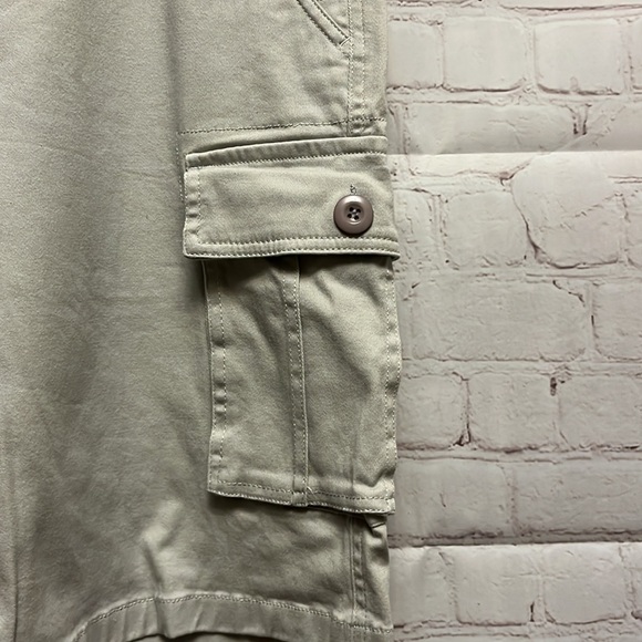 Wantdo Stone Color Shorts - Picture 2 of 9